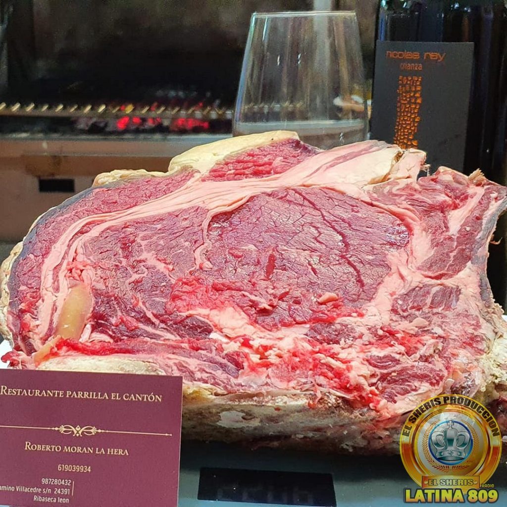 chuletones de Buey gallego, 
El "chuletón de buey" es un corte de carne popular en la gastronomía española. Se trata de un bistec grande y grueso, generalmente cortado con hueso, de un buey (un toro castrado) que ha sido criado durante un período prolongado para mejorar su sabor y textura.