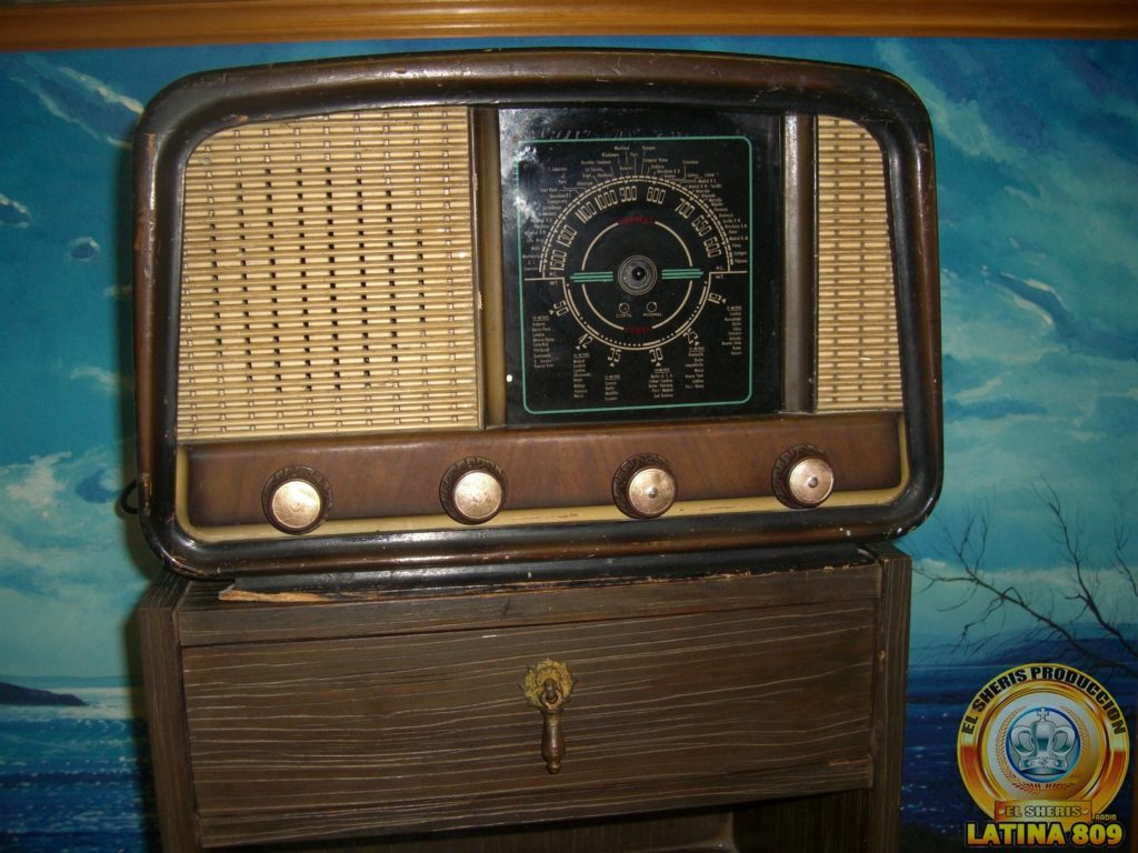 Echa un vistazo a nuestra selección de radio antigua para ver las mejores piezas hechas a mano, únicas o personalizadas de nuestras Radio 809 de los recuerdos.
