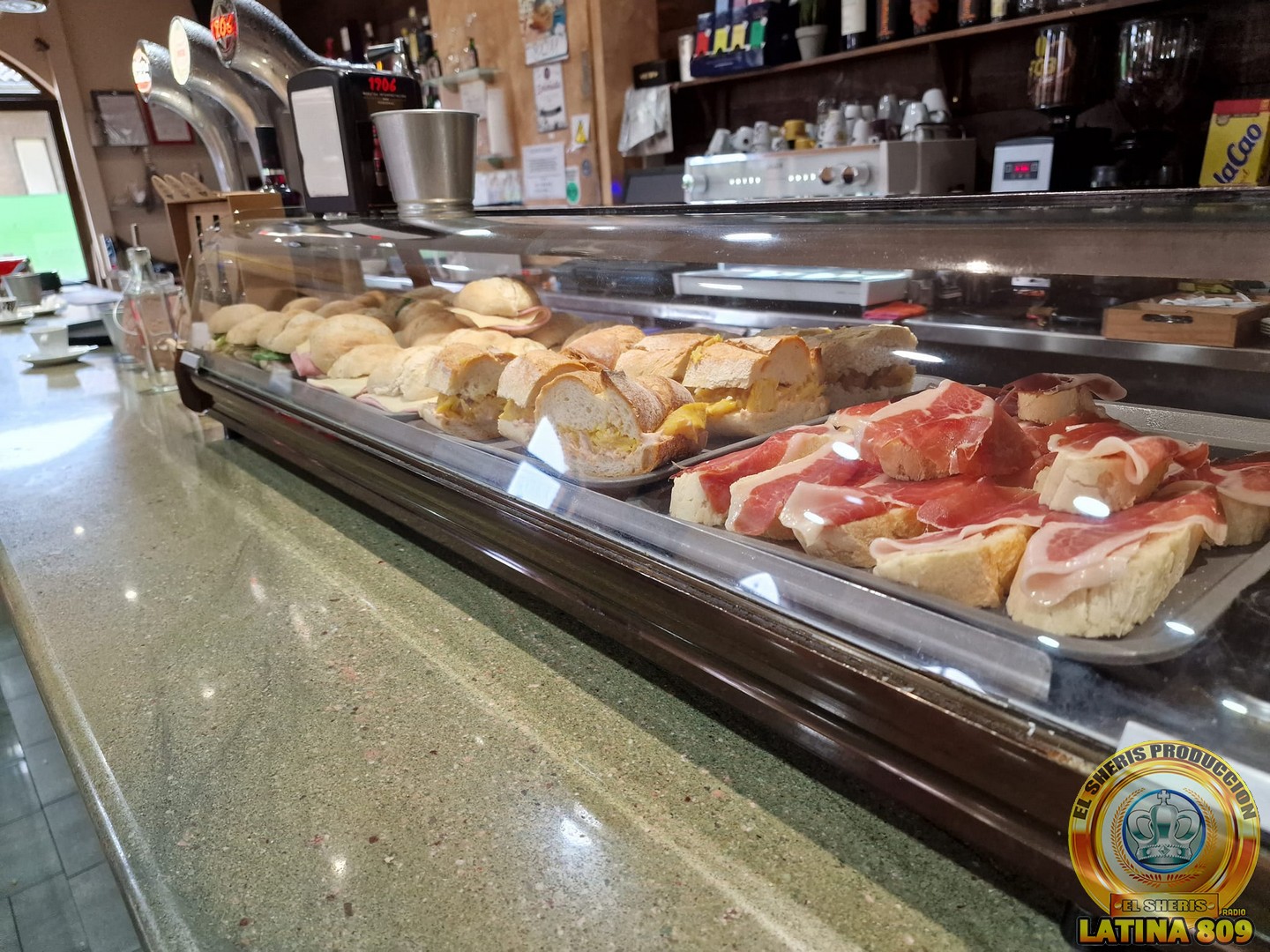 El Barrio Romántico, al que puedes llegar por la calle El Cid desde la Colegiata de San Isidoro. Aquí las tapas tienen fama por ser abundantes.