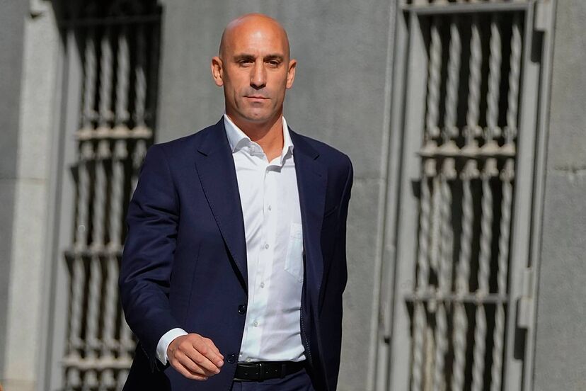 El que fuera máximo mandatario de la Real Federación Española de Fútbol había sido arrestado al aterrizar en Madrid en el marco de la investigación por corrupción en los negocios y por administración desleal