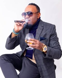 Historia del Merengue con «Elvis Classe» es un reconocido músico, productor, arreglista y cantante dominicano.