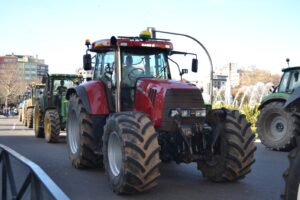 La gran tractorada de León paraliza el centro de la ciudad con una afluencia masiva y mucho ruido